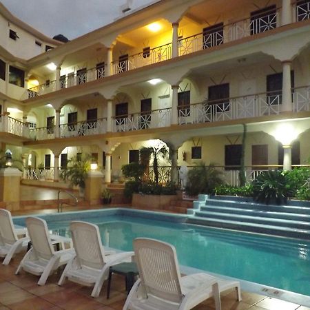 Grandiosa Hotel Teluk Montego Bagian luar foto