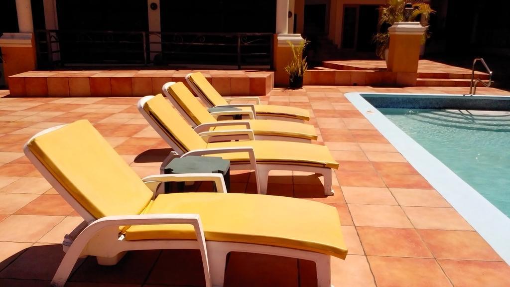Grandiosa Hotel Teluk Montego Bagian luar foto
