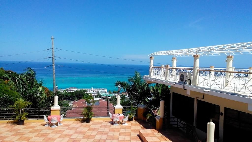 Grandiosa Hotel Teluk Montego Bagian luar foto