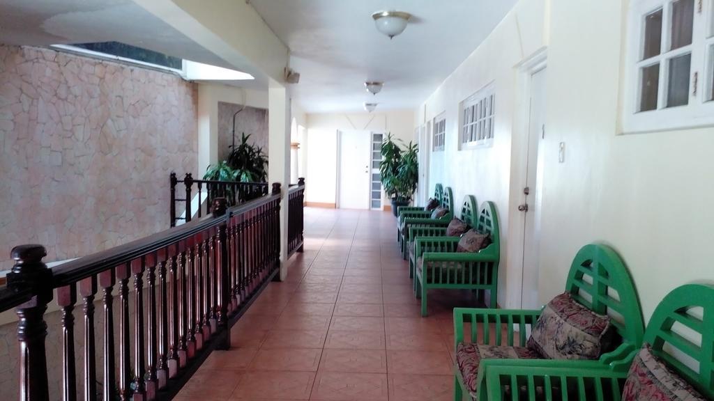Grandiosa Hotel Teluk Montego Bagian luar foto