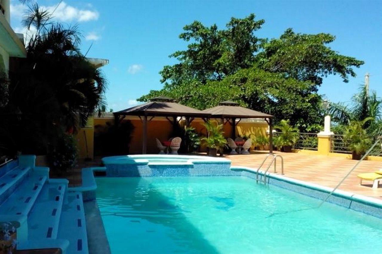 Grandiosa Hotel Teluk Montego Bagian luar foto
