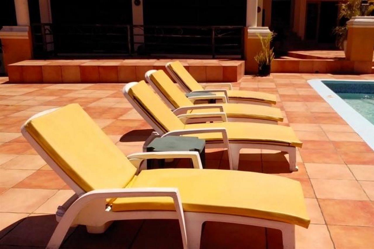 Grandiosa Hotel Teluk Montego Bagian luar foto