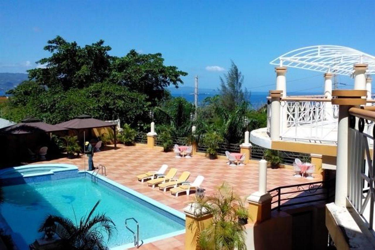 Grandiosa Hotel Teluk Montego Bagian luar foto