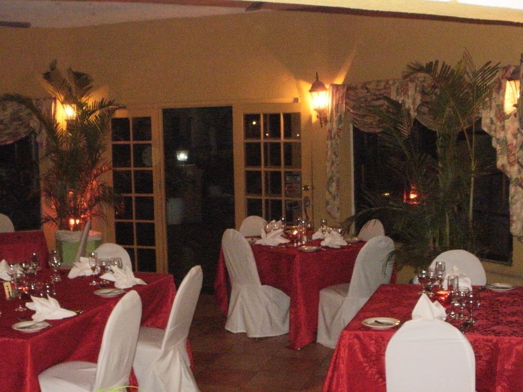 Grandiosa Hotel Teluk Montego Bagian luar foto