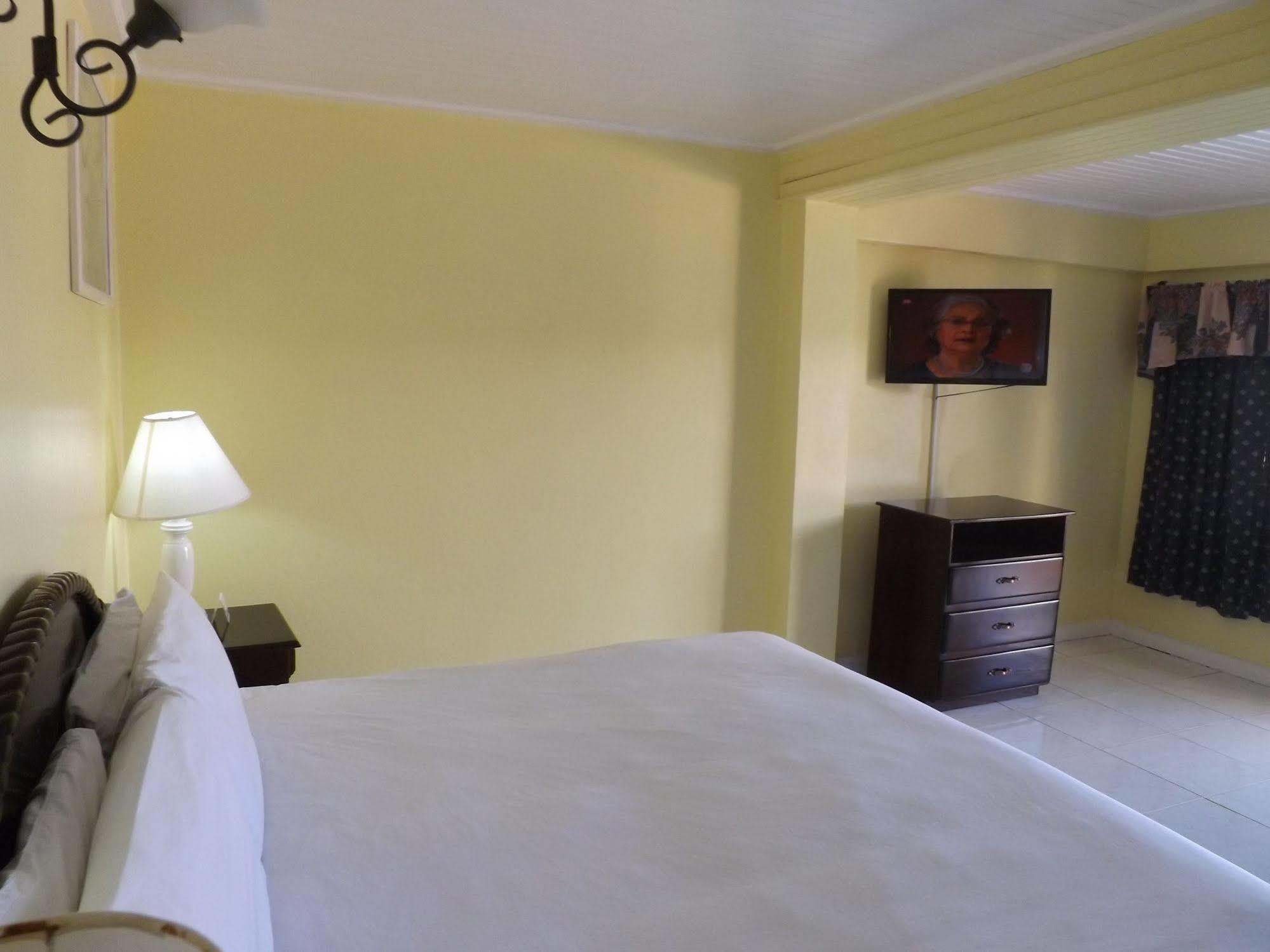 Grandiosa Hotel Teluk Montego Bagian luar foto