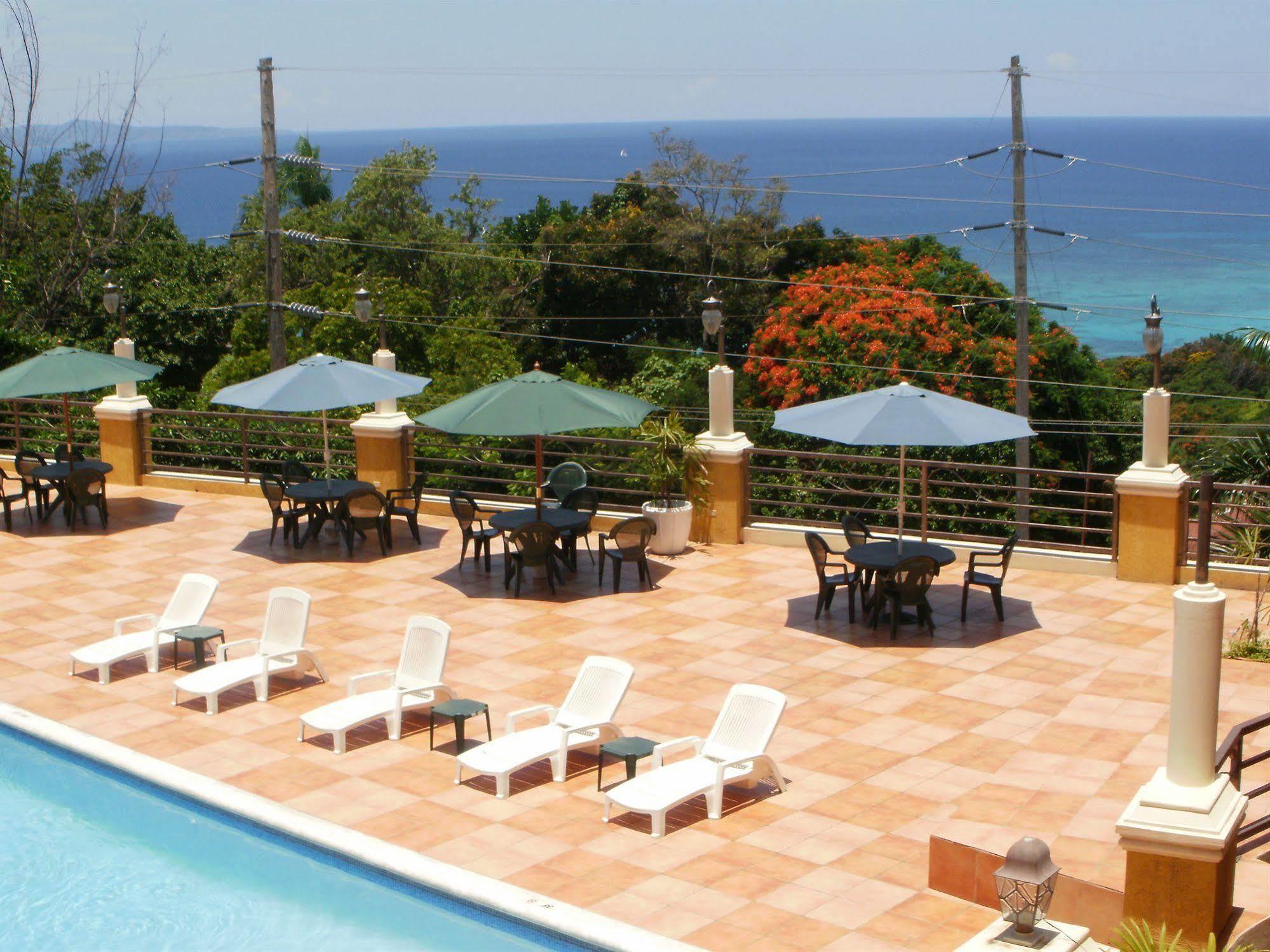 Grandiosa Hotel Teluk Montego Bagian luar foto