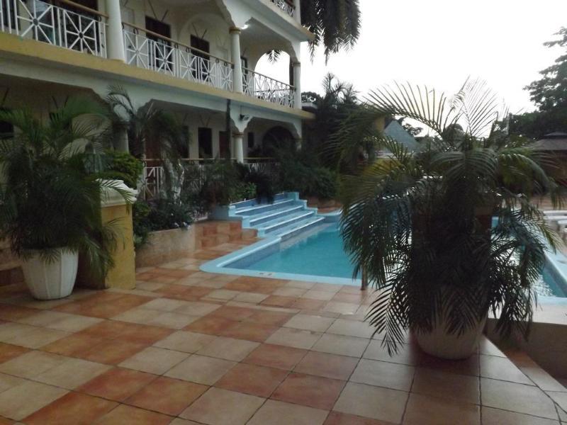 Grandiosa Hotel Teluk Montego Bagian luar foto