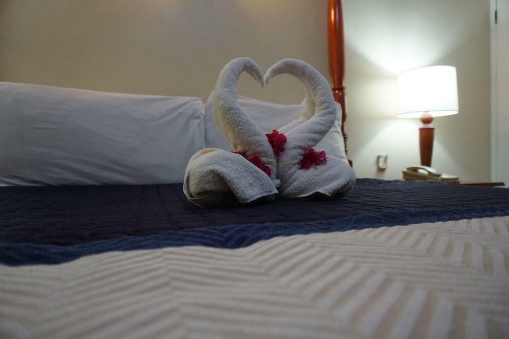 Grandiosa Hotel Teluk Montego Bagian luar foto