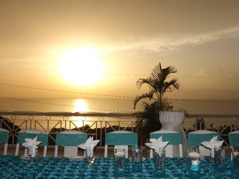 Grandiosa Hotel Teluk Montego Bagian luar foto