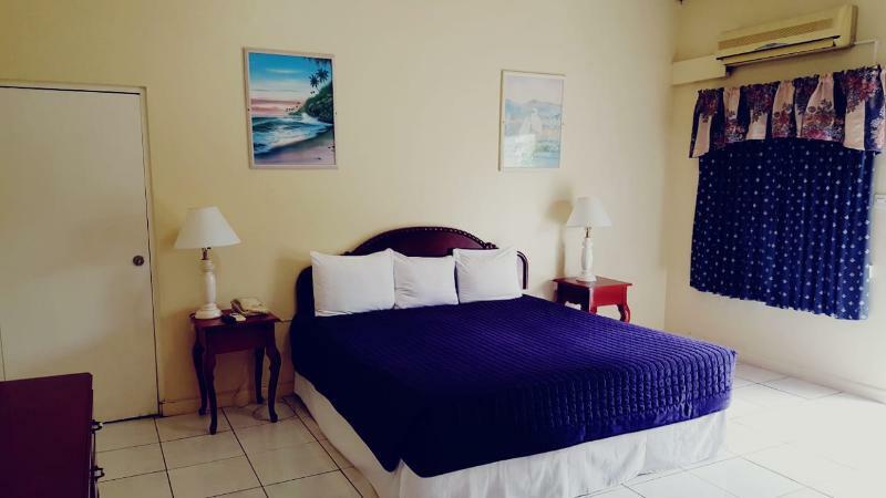 Grandiosa Hotel Teluk Montego Bagian luar foto